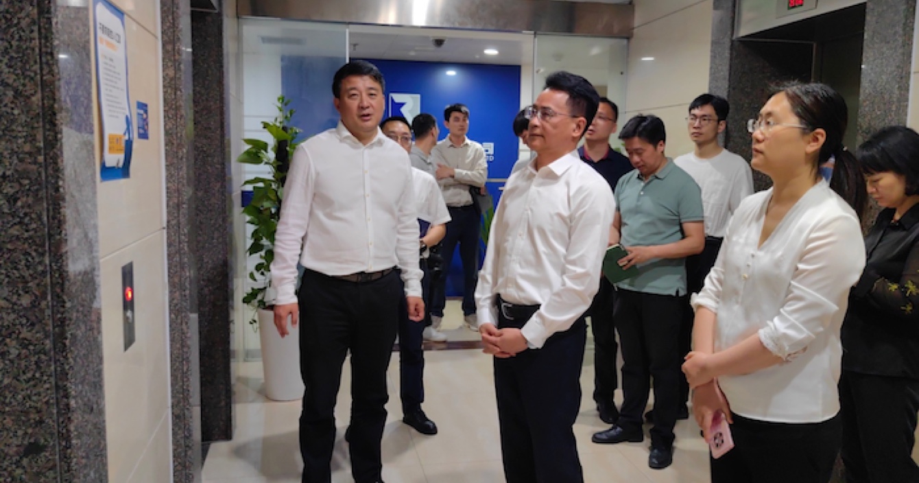 寧波市鄞州區政協主席鄭坤法一行蒞臨中安科子公司浙江華和萬潤信息科技有限公司調研考察